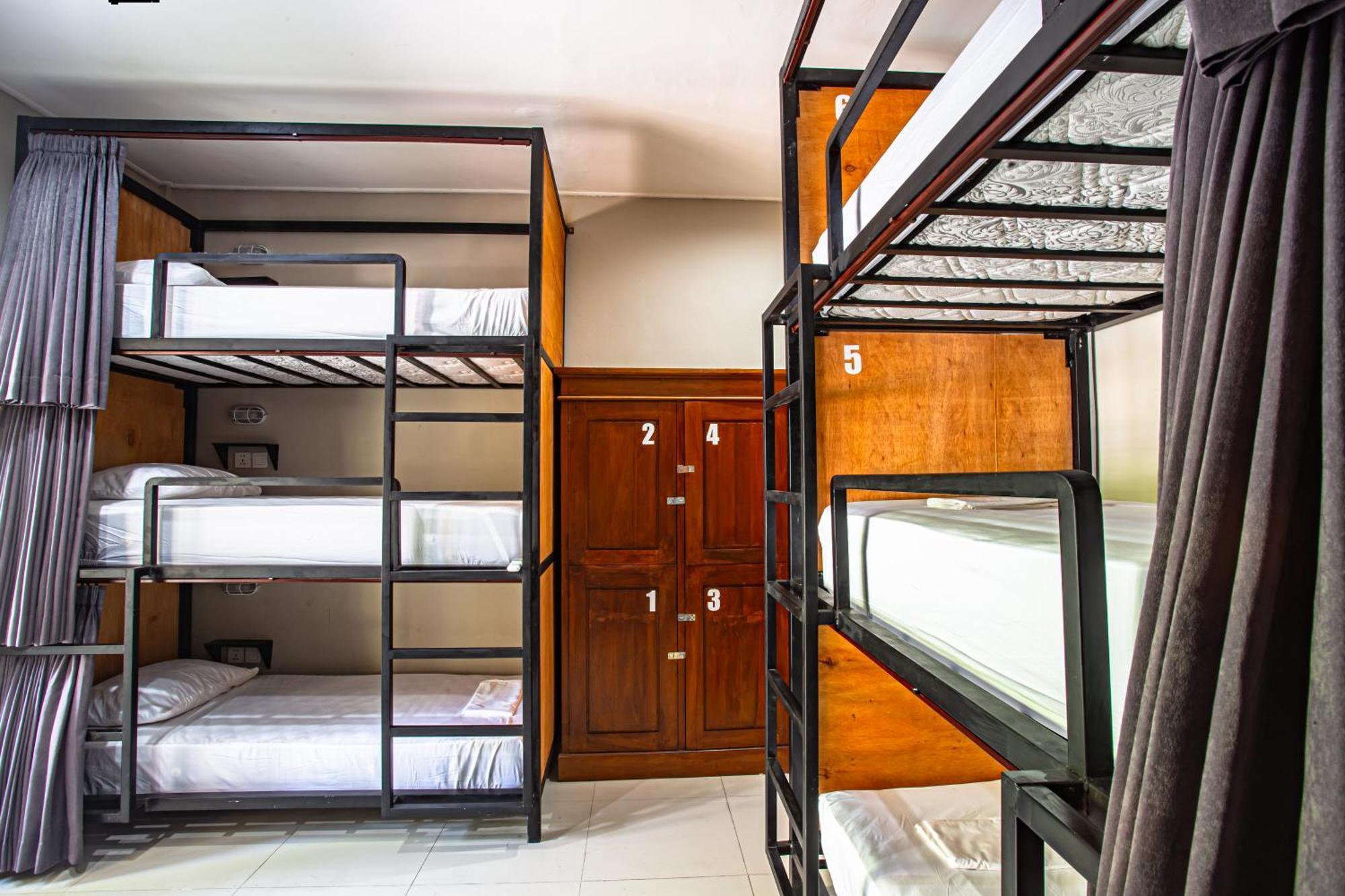 What The Duck Backpackers Canggu  Exterior photo