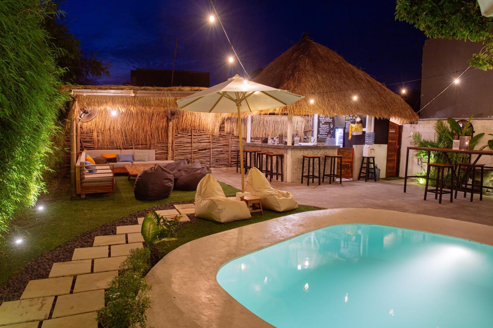 What The Duck Backpackers Canggu  Exterior photo