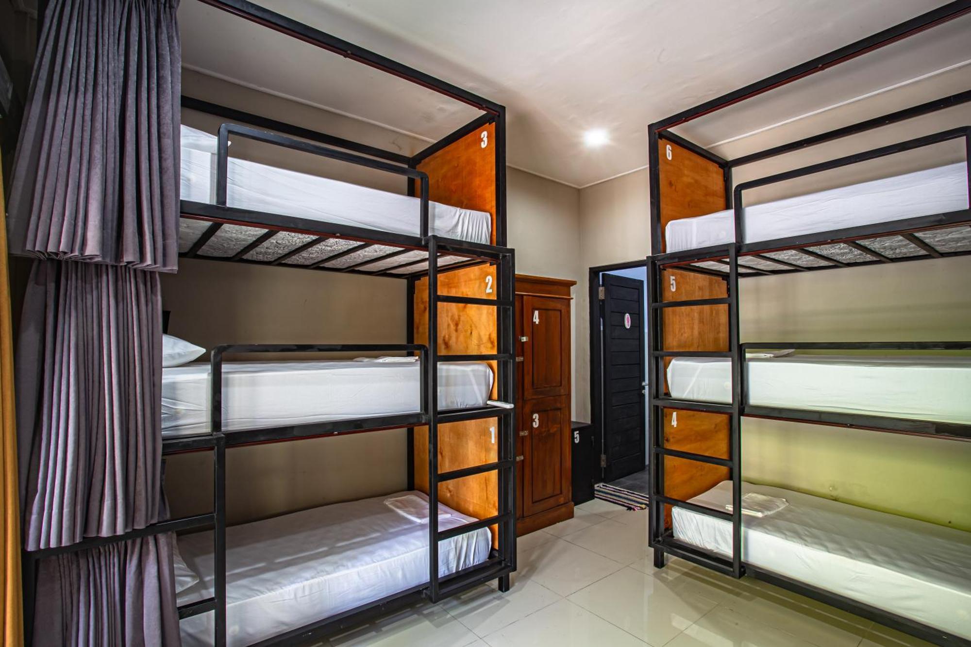 What The Duck Backpackers Canggu  Exterior photo