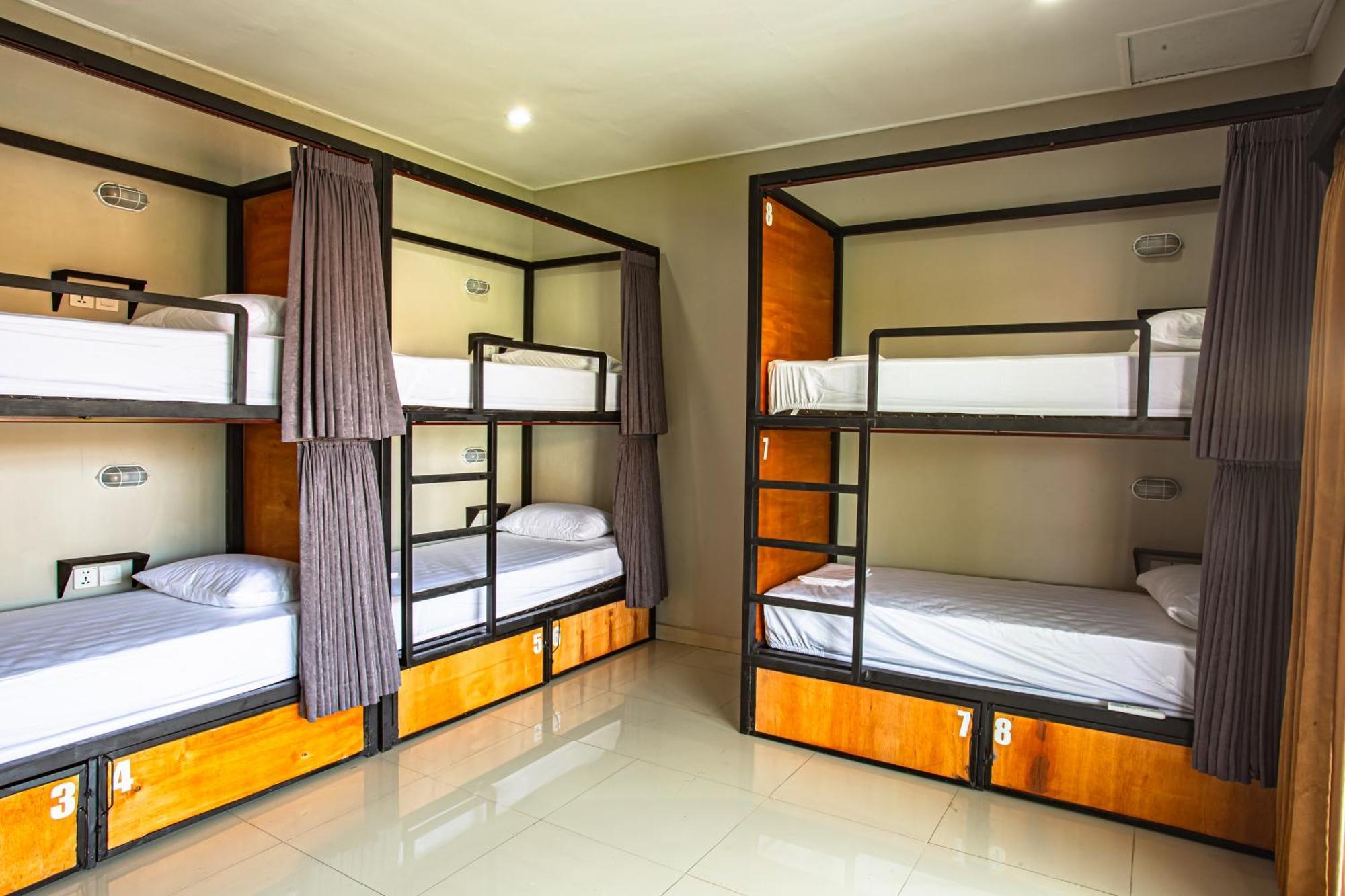 What The Duck Backpackers Canggu  Exterior photo