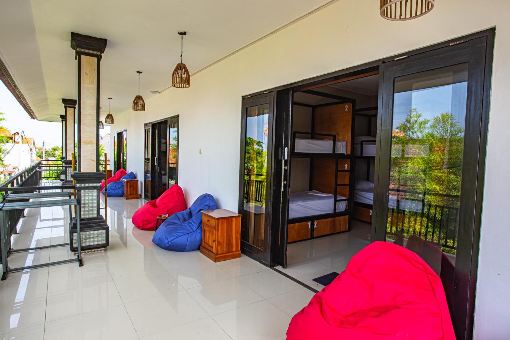 What The Duck Backpackers Canggu  Exterior photo