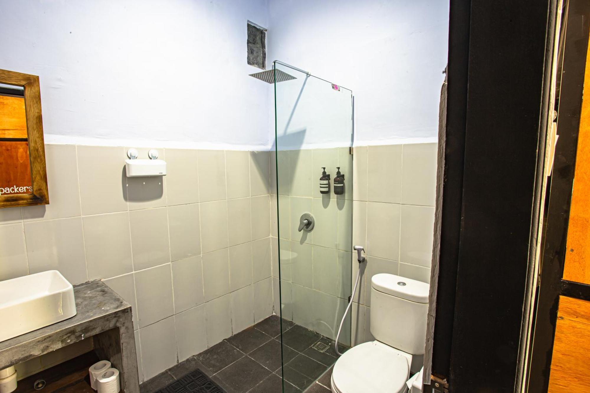 What The Duck Backpackers Canggu  Exterior photo