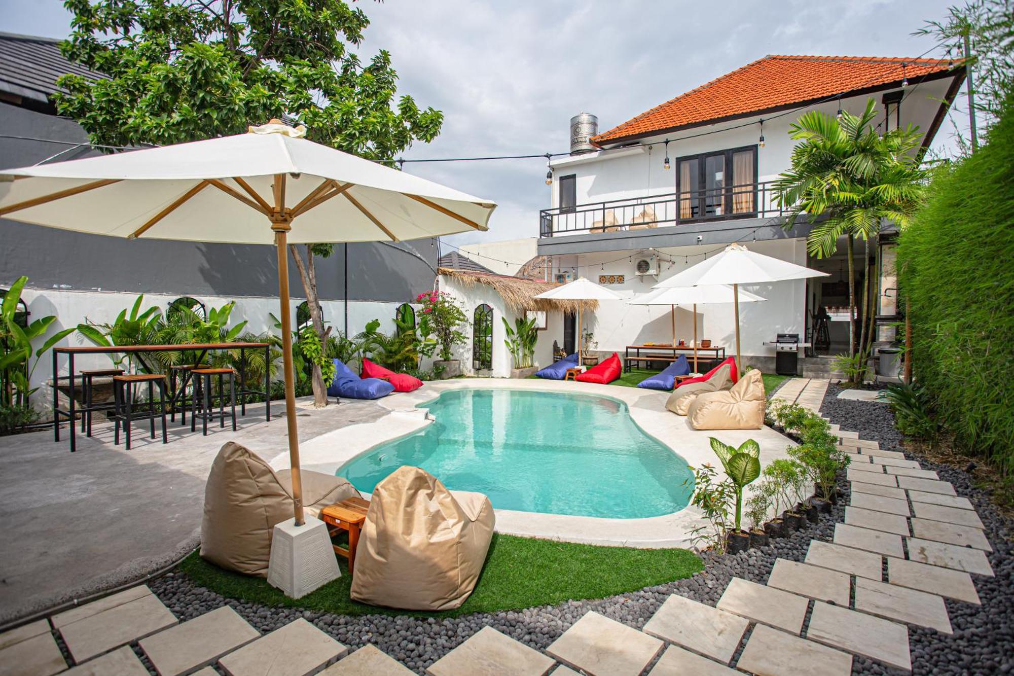 What The Duck Backpackers Canggu  Exterior photo