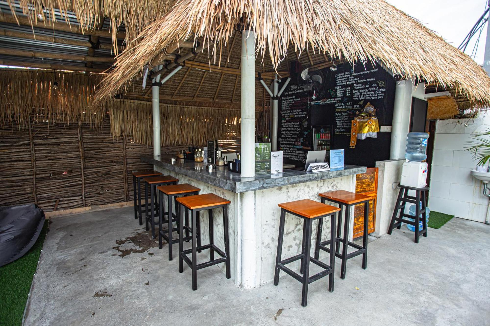 What The Duck Backpackers Canggu  Exterior photo