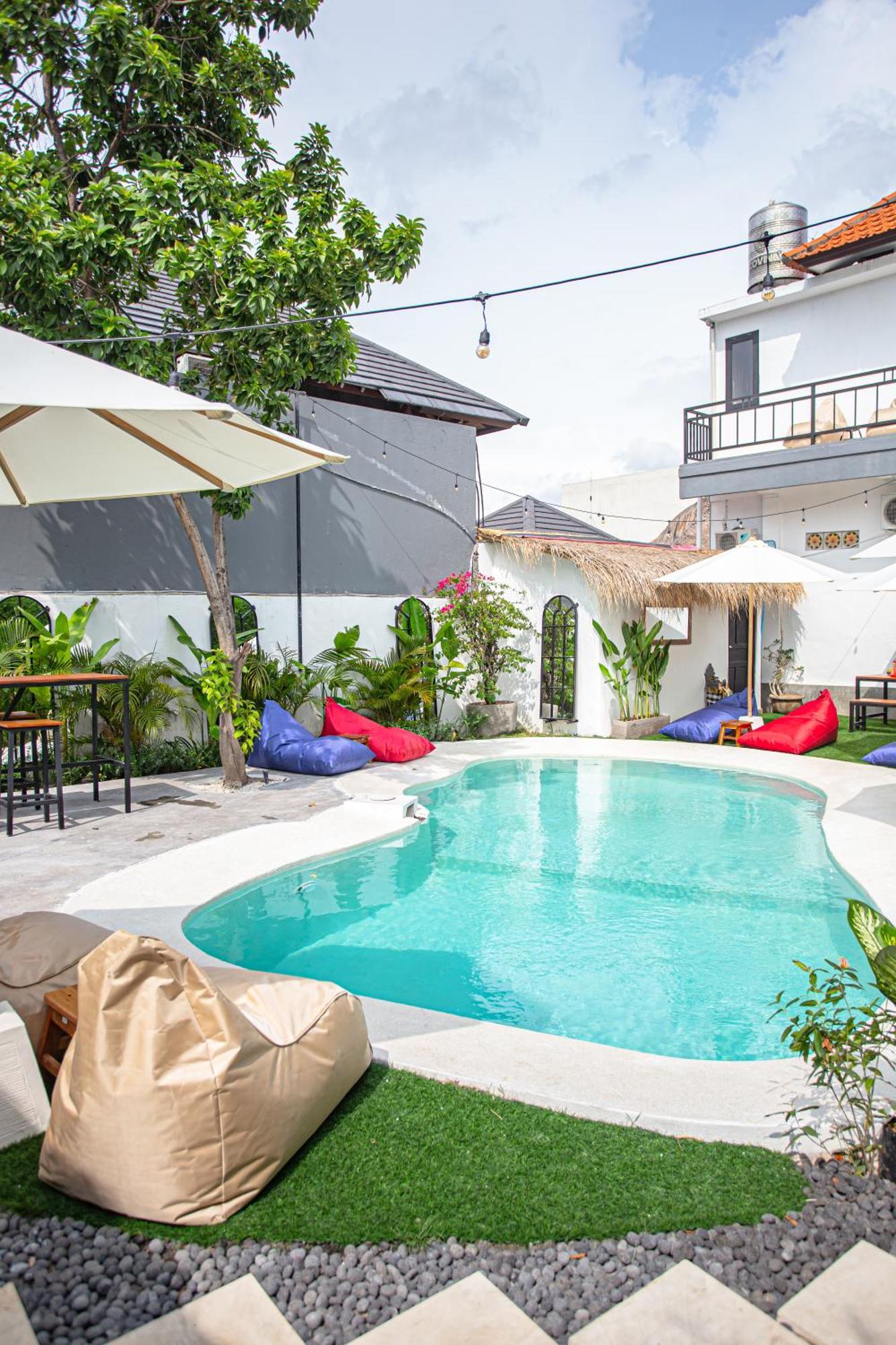 What The Duck Backpackers Canggu  Exterior photo